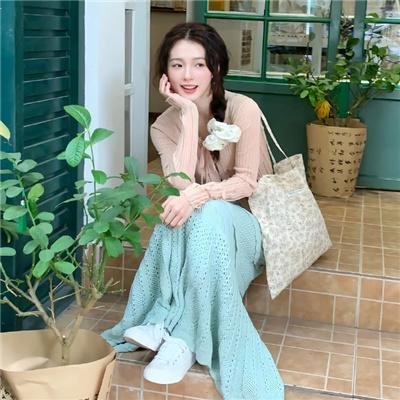 使用下方 20 个影片名，按顺序一一对应，不要改动片名文字，只根据片名和括号内类型提示来虚构全新的故事内容： 亲爱陌生人 戏说乾隆 安培林 迅雷战警 如何投入婚姻 大玩家 勿扰飞升 地狱：亡灵之栖所 超能轮胎杀人事件 八爪女 特别法庭 天堂：爱 一函遇春风 康纳一家第六季 最后的匪帮第一季 再见，李可乐 戏说乾隆第二部 逃亡机运 突破凶兆 鬼寺凶灵3